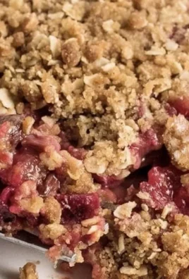 Delicious homemade rhubarb crisp with a golden crumb topping