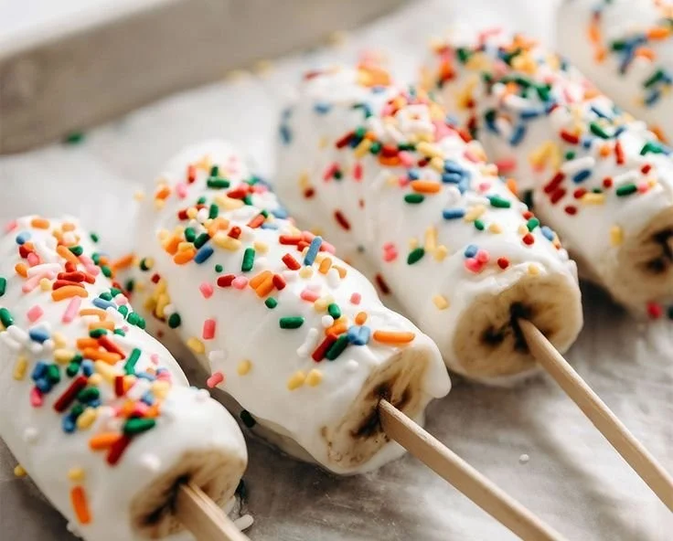 Frozen Yogurt Banana Pops served on a plate, a tasty and healthy dessert option.