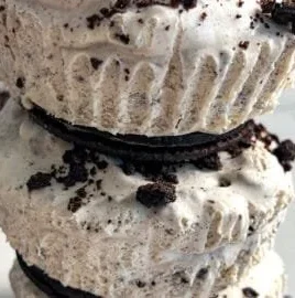 Healthy no-bake Oreo cheesecake bites recipe with chocolate cookie crust